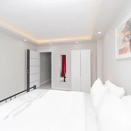 Modern And Fully Furnished Flat In Apartment Antalya